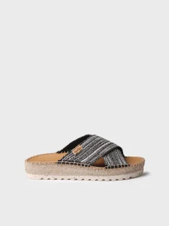 BALI-CL - Flat sandal with crossed straps with a shiny finish