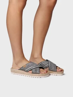 BALI-CL - Flat sandal with crossed straps with a shiny finish