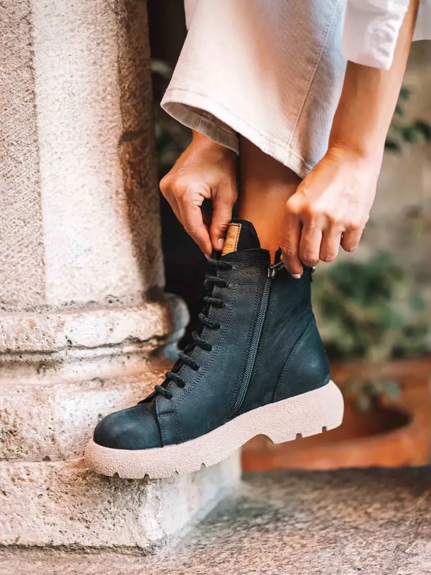 DASHA - Women's nubuck leather boot with laces
