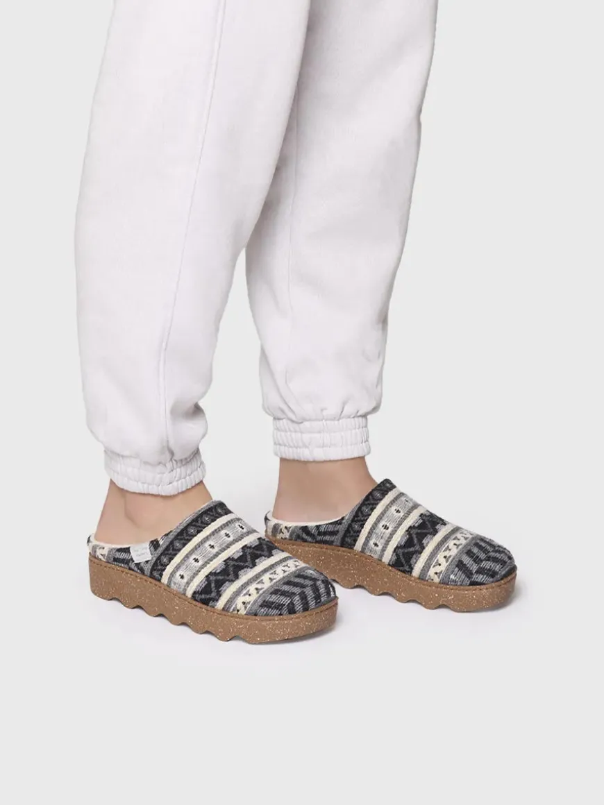 JOYCE-YA - Women's slipper with ethnic motifs
