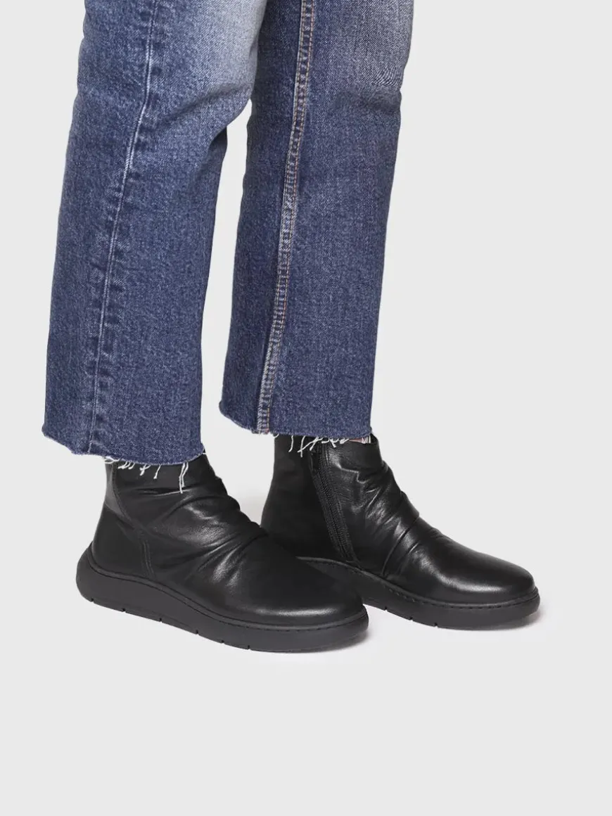 PRETORIA - Women's leather boot with side zipper